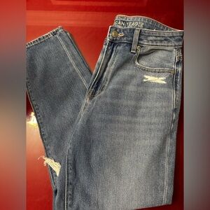 American Eagle mom Jean